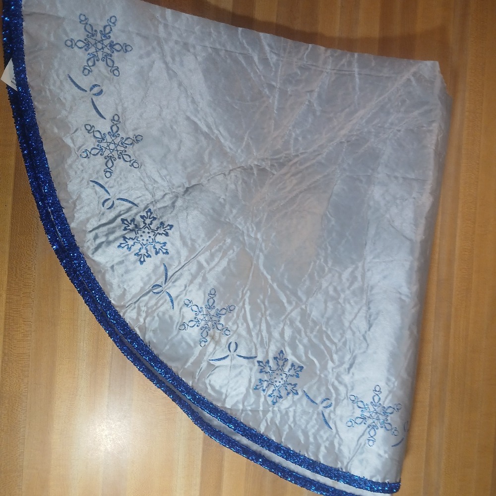 Christmas Tree Skirt With Blue‎ Glitter On Edge